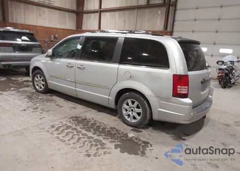 2010 Chrysler Town & Country Touring Plus from USA, damaged, VIN 2A4RR8D17AR405157